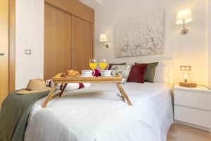 Posteľ alebo postele v izbe v ubytovaní -MalagaSunApts-Romantic Private Terrace&Shared Pool + 9 fotografií