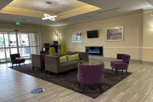 A television and/or entertainment centre at La Quinta by Wyndham Waxahachie