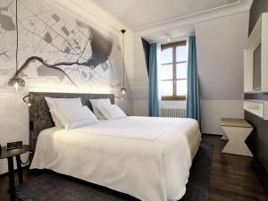 Ein Bett oder Betten in einem Zimmer der Unterkunft Hôtel Métropole Genève