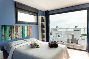 a bedroom with a bed and a large window at CHALET CON PISCINA PRIVADA EN MAZAGÓN in Palos de la Frontera