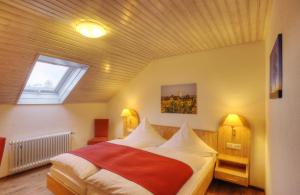 a bedroom with a large bed in a room at Pension Fohrenberg in Ewattingen