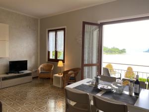 A television and/or entertainment centre at Villa Soghetta Typ S3