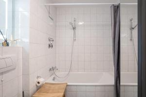 a bathroom with a shower and a bath tub at BeachLife-Strandnahe 3 Zimmer Terrassenwohnung in Pelzerhaken +23 photos