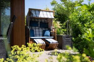 a porch with a chair and some plants at BeachLife-Strandnahe 3 Zimmer Terrassenwohnung in Pelzerhaken