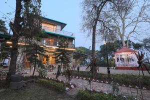 a building with a gazebo in front of it at Seclude Nahan, Bantony Cottage in Nāhan