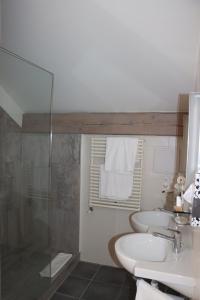 Kupatilo u objektu La Clef D'Or Auberge Communale