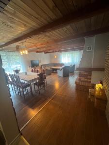 KlotyldzinにあるDom nad jeziorem margonińskim Sport & Wypoczynekのギャラリーの写真