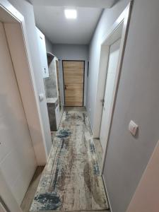 a hallway with a tile floor and a door at Apartman CRYSTAL in Brčko