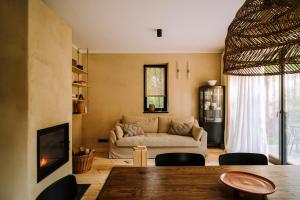 a living room with a couch and a table at Gniazdowo nad rzeką - dom z sauną i masażem in Łochów