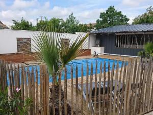 Bazén v ubytování Villa La forge wellness experience nebo v jeho okolí