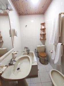 a bathroom with a sink and a tub and a toilet at Hostal Restaurante Serrania in Tragacete +44 photos