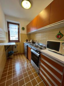 Kuchyň nebo kuchyňský kout v ubytování San Luigi - Rooms & Apartments