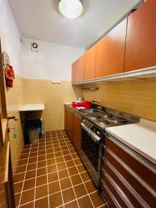 Kuchyň nebo kuchyňský kout v ubytování San Luigi - Rooms & Apartments