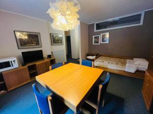 TV a/nebo společenská místnost v ubytování San Luigi - Rooms & Apartments
