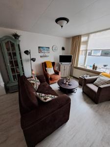 Fotografie z fotogalerie ubytování Gezellig vakantiehuisje op loopafstand van de duinen en het betoverende Egmondse strand v destinaci Egmond aan Zee
