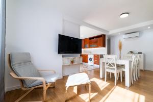 A television and/or entertainment centre at Piso en Palacio Quinta Alegre cerca centro ciudad