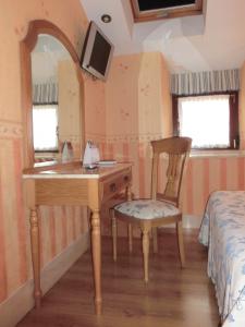 TV a/nebo společenská místnost v ubytování Hotel Las Ruedas