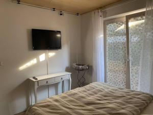 Μια τηλεόραση ή/και κέντρο ψυχαγωγίας στο Haus Jäger Ruheoase im Grünen