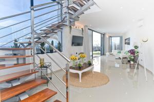 TV a/nebo společenská místnost v ubytování Luxury Villa Punta Mujeres