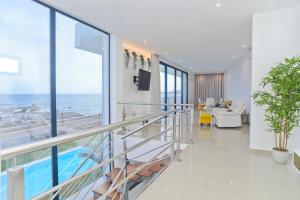 Bazén v ubytování Luxury Villa Punta Mujeres nebo v jeho okolí