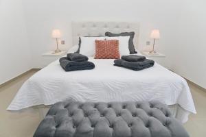 Postel nebo postele na pokoji v ubytování Luxury Villa Punta Mujeres