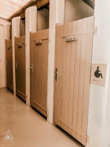 a row of lockers in a room with a door at Lodg'ing Nature Camp Dordogne in Lacave