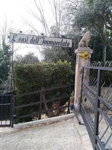 a gate with a sign that says i out delived amthritis at B&B Villa Diana in Ancona