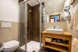 Et badeværelse på Appartement Jäger + 25 billeder