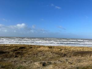 Fotografie z fotogalerie ubytování Gezellig vakantiehuisje op loopafstand van de duinen en het betoverende Egmondse strand v destinaci Egmond aan Zee