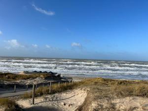 Fotografie z fotogalerie ubytování Gezellig vakantiehuisje op loopafstand van de duinen en het betoverende Egmondse strand v destinaci Egmond aan Zee
