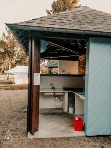 a blue shed with a sink in it at Lodg'ing Nature Camp Châteaux de la Loire in Cellettes