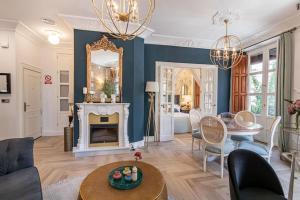 A seating area at CH Elvira Luxury Apartment