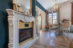 A seating area at CH Elvira Luxury Apartment