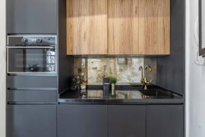 A kitchen or kitchenette at CH Elvira Luxury Apartment
