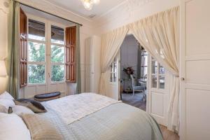 A bed or beds in a room at CH Elvira Luxury Apartment
