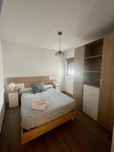 a bedroom with a bed and a desk with a towel on it at Apartamentos - Naranja in Ronda