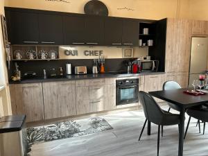 Apartment Pont Romain tesisinde mutfak veya mini mutfak
