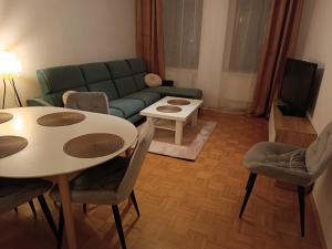 a living room with a couch and a table and chairs at Ferienwohnung Innenstadt in Görlitz