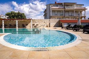 Бассейн в Apartments Stare Brajde или поблизости