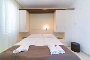 Кровать или кровати в номере Apartments Stare Brajde