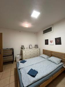 Fotografie z fotogalerie ubytování Basement flat in the city center!! v Praze