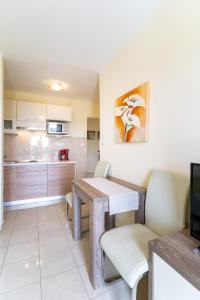 Кухня или мини-кухня в Apartments Stare Brajde

