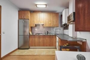 A kitchen or kitchenette at Deluxe Apartment Granada