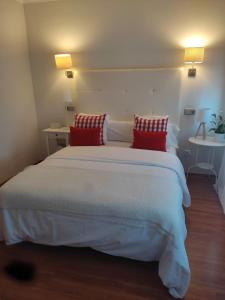 A bed or beds in a room at Hostal Carlos V