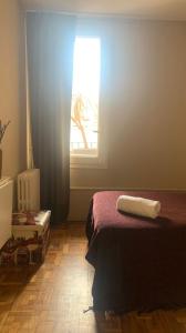 a bedroom with a bed and a window and a window at Somnio Hostels in Barcelona