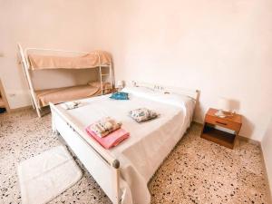 Postel nebo postele na pokoji v ubytování Villetta tra ulivi e mare