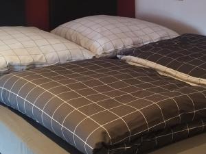 a bed with two pillows on top of it at Ferienwohnung am Niederrhein in Kevelaer