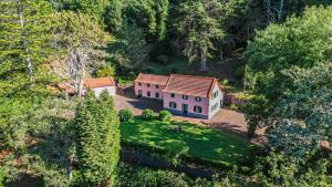 an aerial view of a house in the woods at Casa dos Castanheiros in Camacha