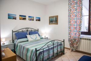 a bedroom with a bed and a window at La casa dei nonni in Paola