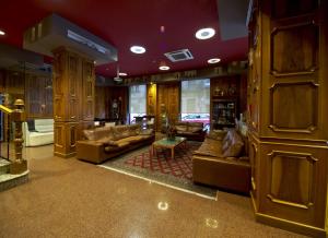 The lobby or reception area at Hotel Francisco II